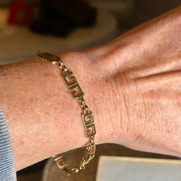 ❌SOLD IN A BUNDLE❌269. Givenchy Gold G link Bracelet with COA - Picture 4 of 5